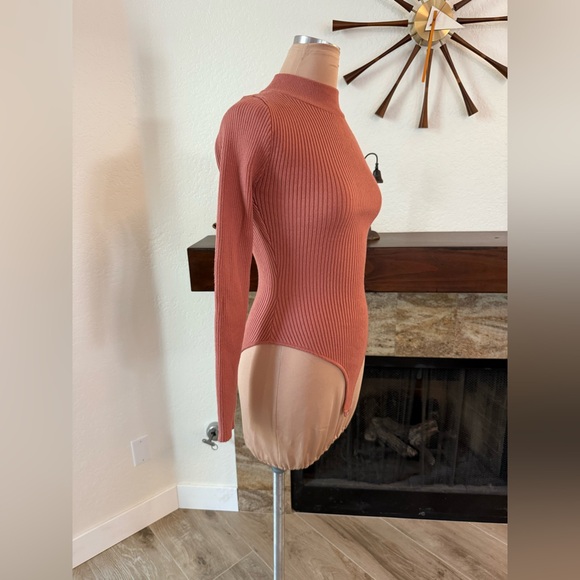 Turtleneck Backless Sweater Bodysuit - Picture 4 of 10